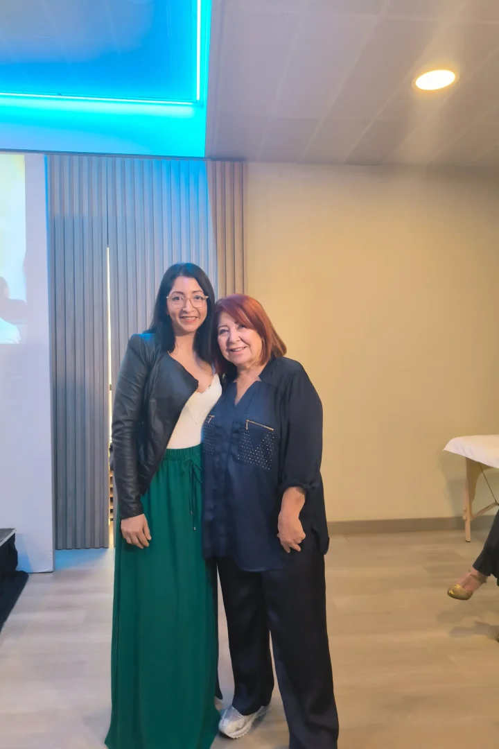 Gardenia, realizando una formación en estética y cosmetología con Consuelo Silveira